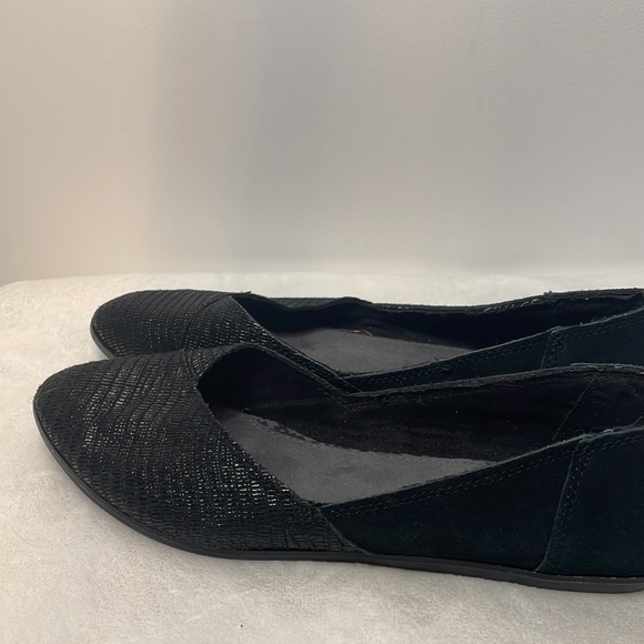 TOMS slip ons Judi black snake print slip on flat size 8.5 EUC - Picture 4 of 7